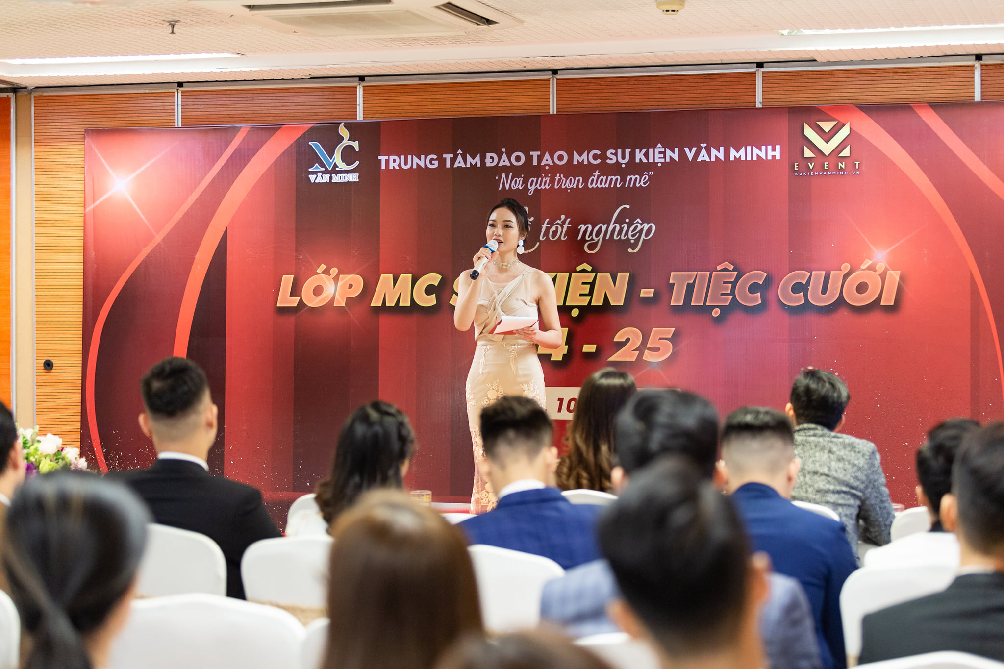 Khóa học "MC Dẫn Tổng Kết Cuối Năm"